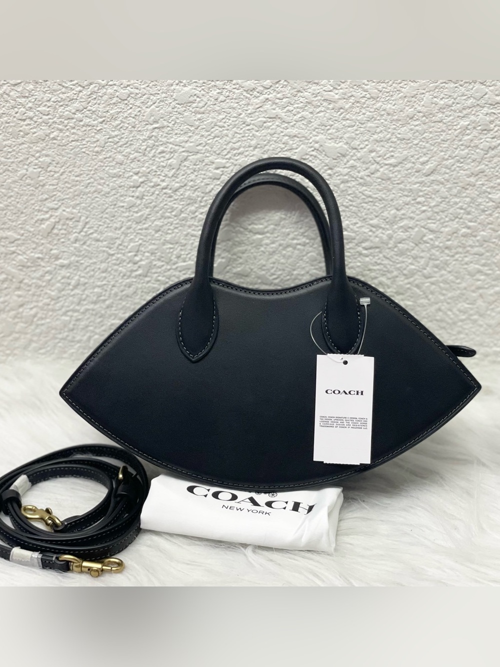 Coach Lip Bag in Black Glovetanned Leather CU856 Top Handle/Crossbody Bag NWT - Picture 5 of 11